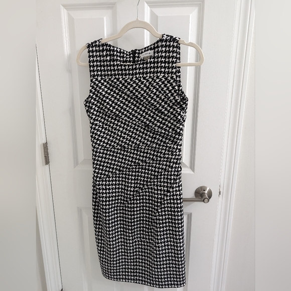 Calvin Klein Starburst Dress Like New Size 4, Black/White - Picture 1 of 3